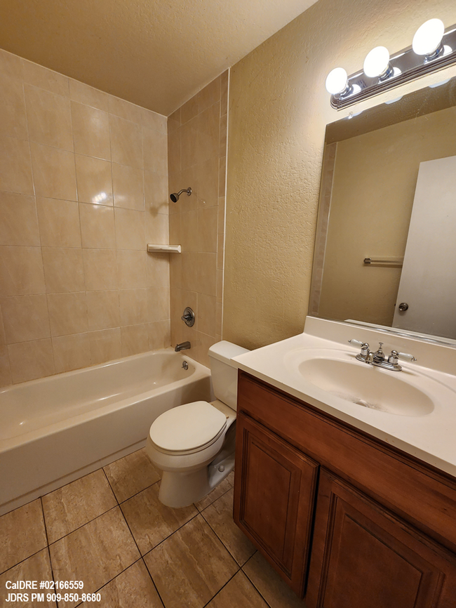 Building Photo - Ontario 2 Bedroom Condo