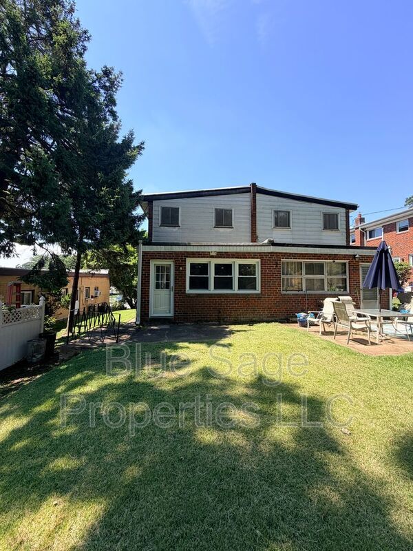 Building Photo - 205 Juniper Rd