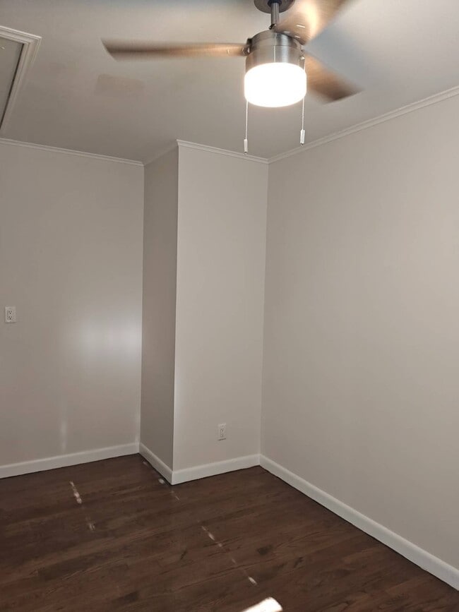 Building Photo - 2354 N Wading River Rd