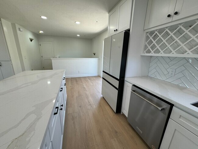 Building Photo - 5430 Sunny Ridge Pl