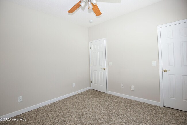 Building Photo - 102 Newington Way