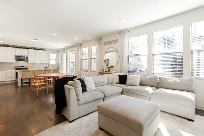 Building Photo - 4846 S Monarch Pl