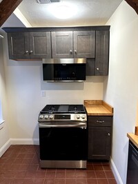 Building Photo - 300 Main St