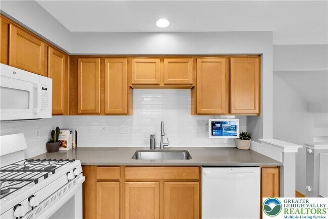 Building Photo - 1079 Sparrow Way