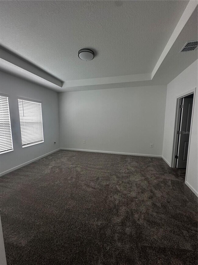 Building Photo - 3063 Chantilly Dr