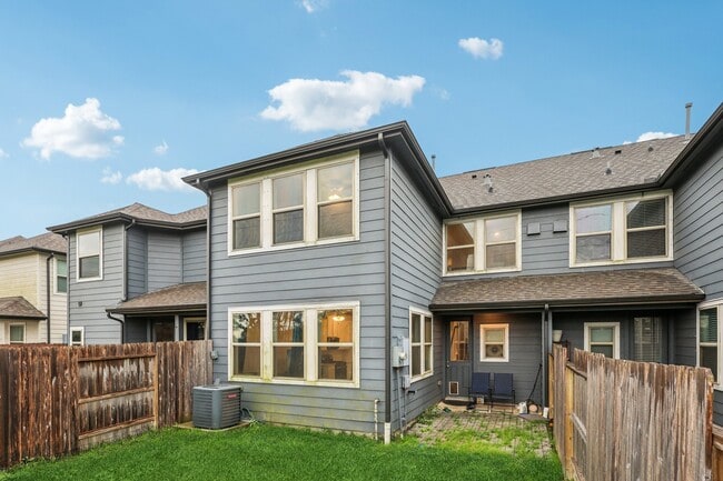 Building Photo - 7333 Hinsdale Dr