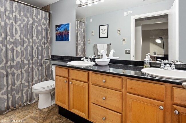 Building Photo - 165 N Canal St