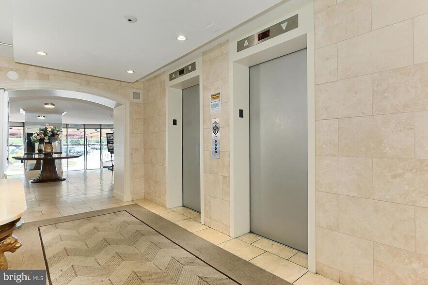 Building Photo - 8370 Greensboro Dr