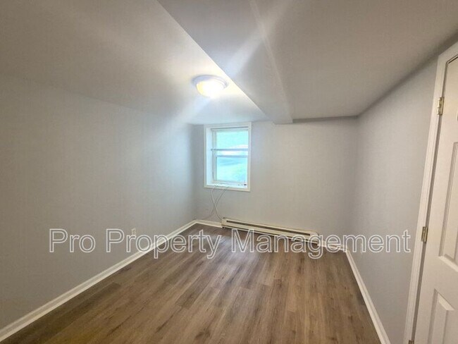 Building Photo - 14 Edgewood Rd