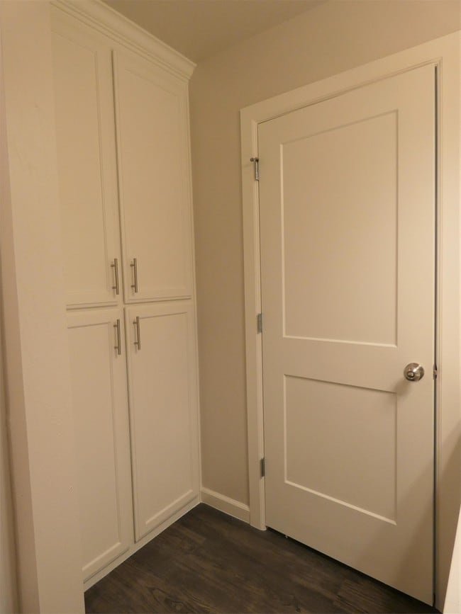 Building Photo - 405 Vail Cir