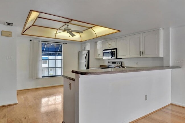 Building Photo - 745 Pinellas Bayway S