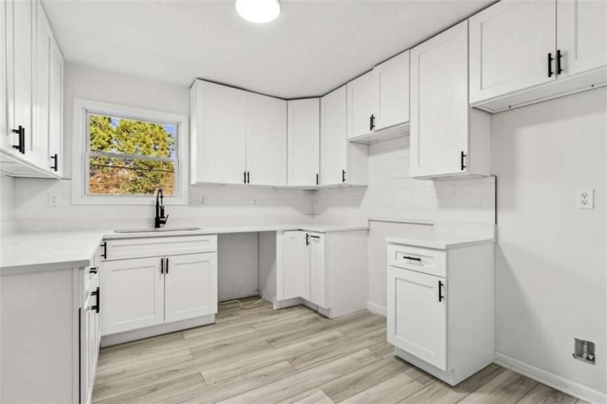 Building Photo - 597 Paper Mill Rd