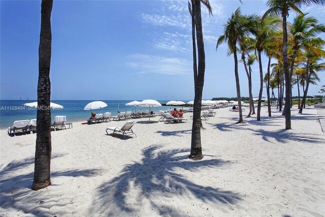 Building Photo - 19117 Fisher Island Dr