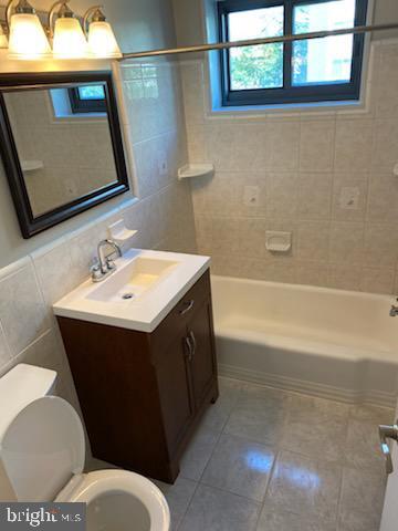 Primary Photo - 1200 S Arlington Ridge Rd