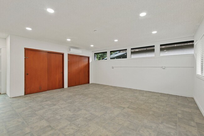 Building Photo - Central Davis 3/2 Mid Modern