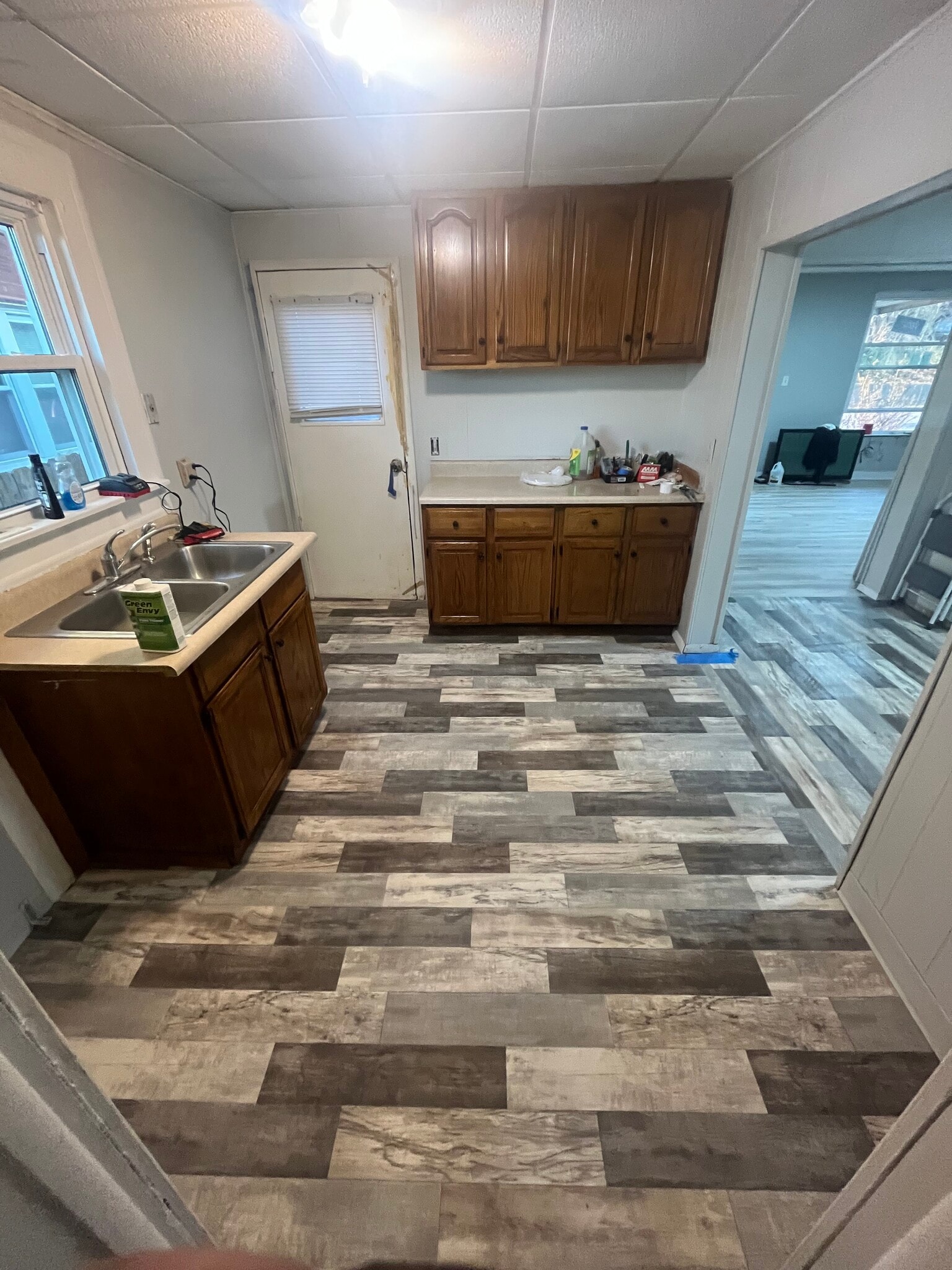 Kitchen - 911 17th Ave