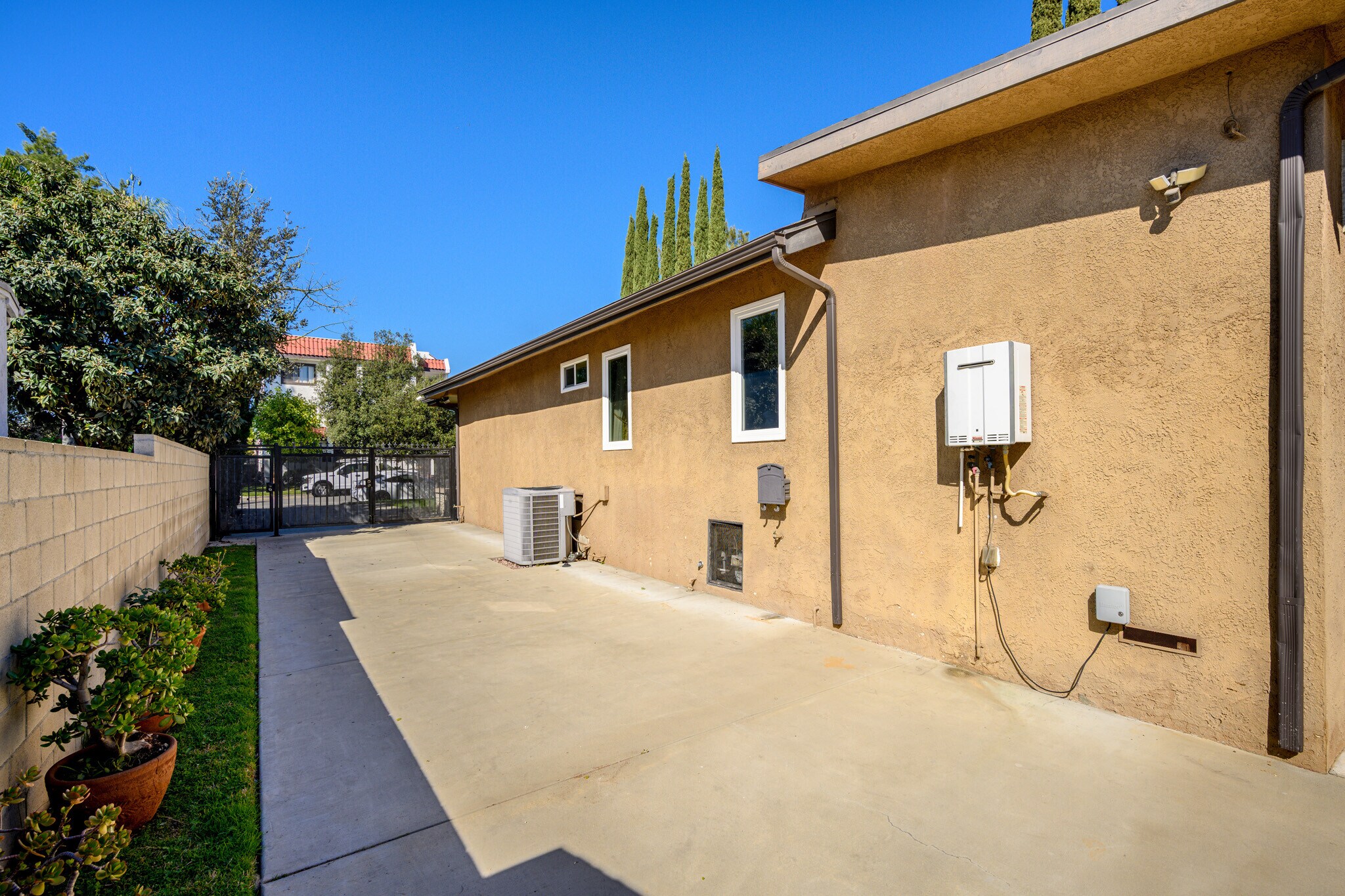 Building Photo - 1016 Linden Ave