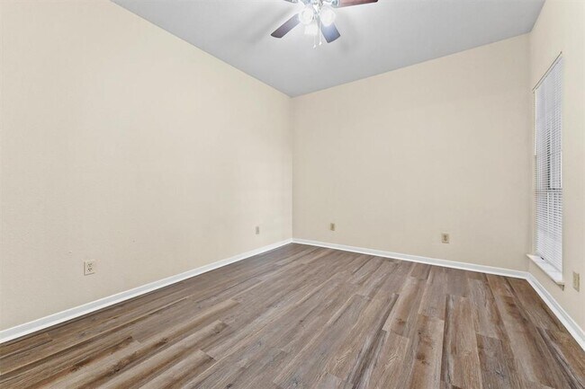 Building Photo - 2626 Holly Hall St