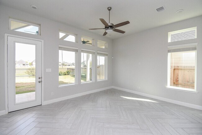 Building Photo - 2323 Birch View Ln