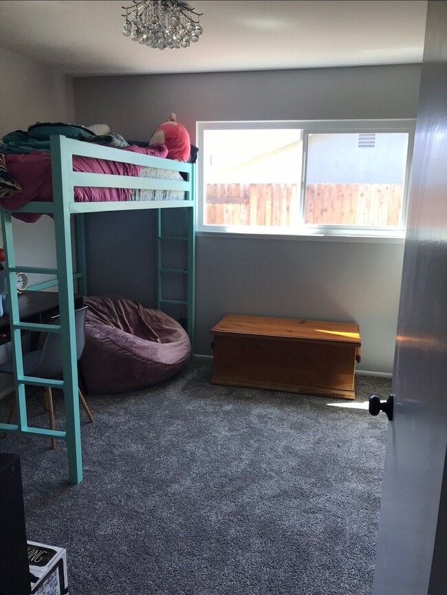 Building Photo - 258 Mountain View Dr