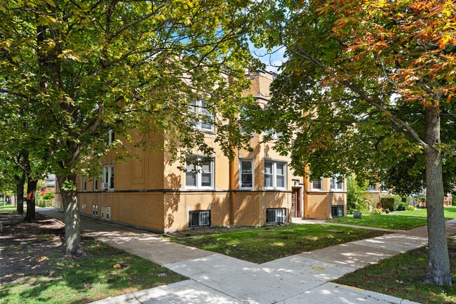 Primary Photo - 2835 N Lockwood Ave