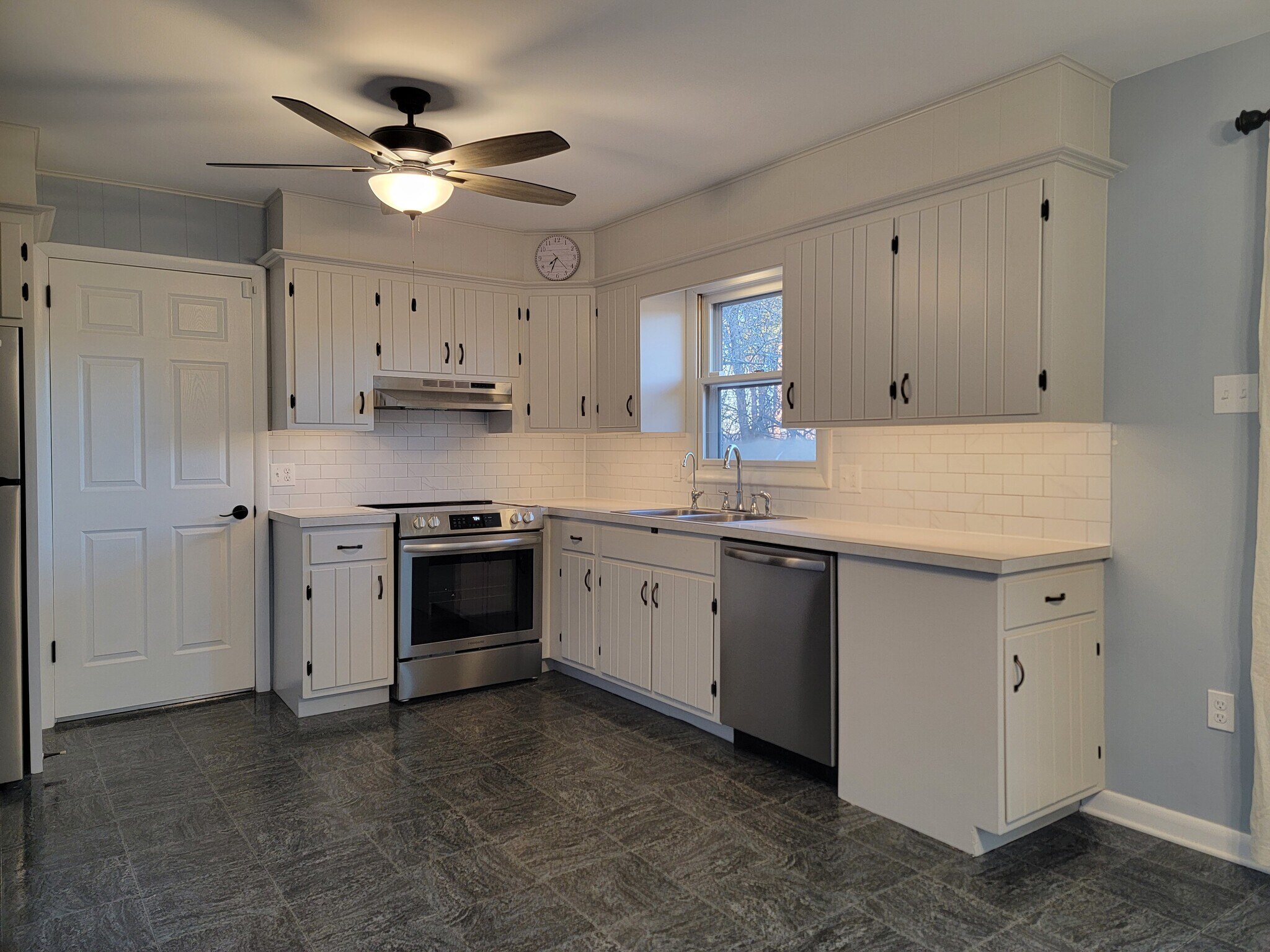 Building Photo - 40 Pine Crest Dr