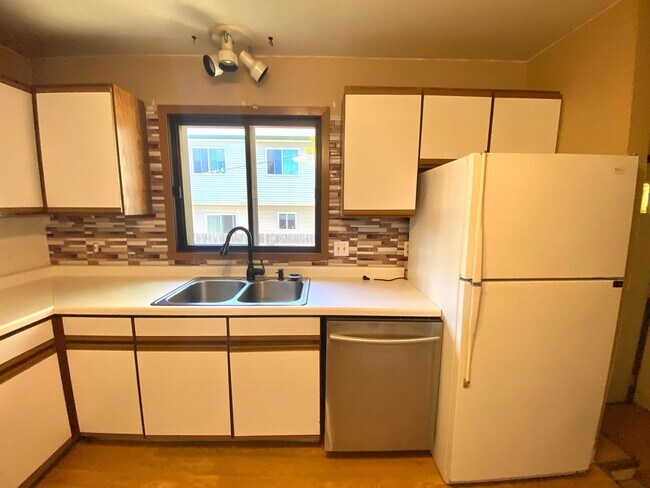 Building Photo - 2 Bedroom Duplex