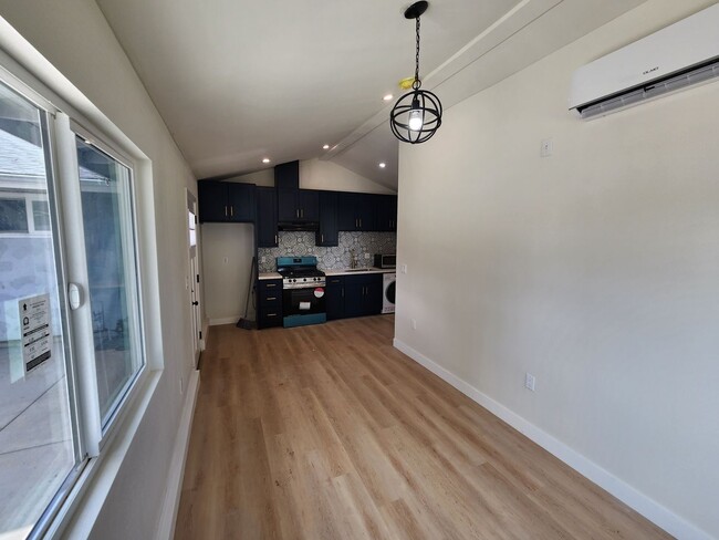 Building Photo - Beatiful Remodeled 1 Bed, 1 Bath ADU!