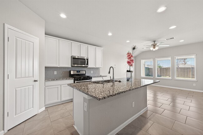 Building Photo - 7558 Highland Chase Dr