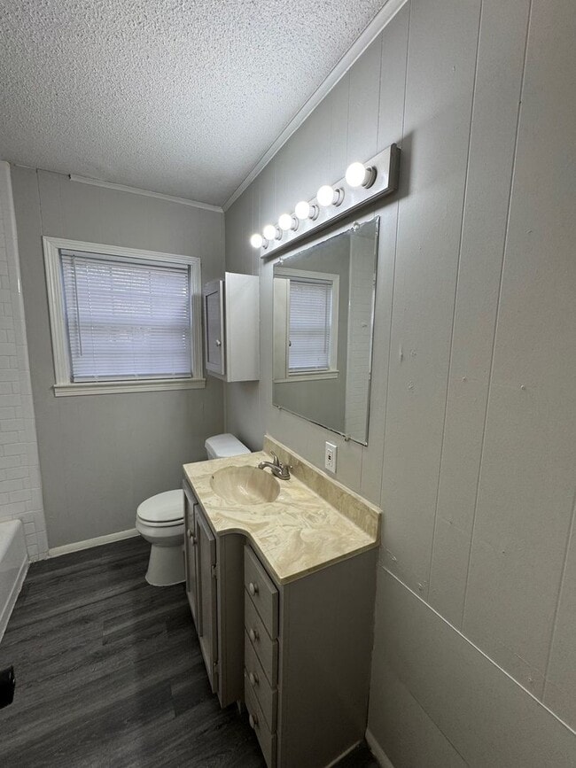 Building Photo - Spacious Waco Property