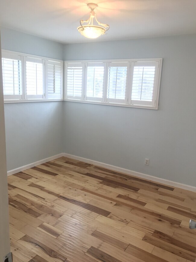 Building Photo - Beautiful Remodeled House with Large Fenced Lot and Big Garage