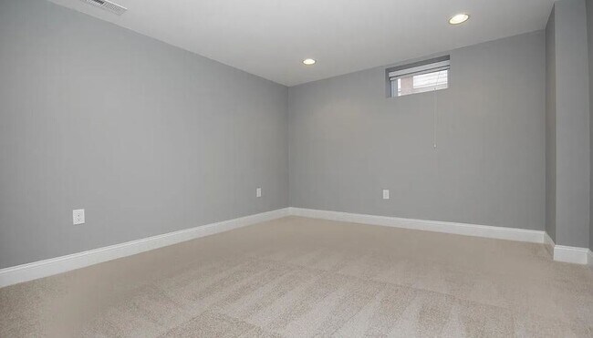 Building Photo - 4401 Buchanan Ave