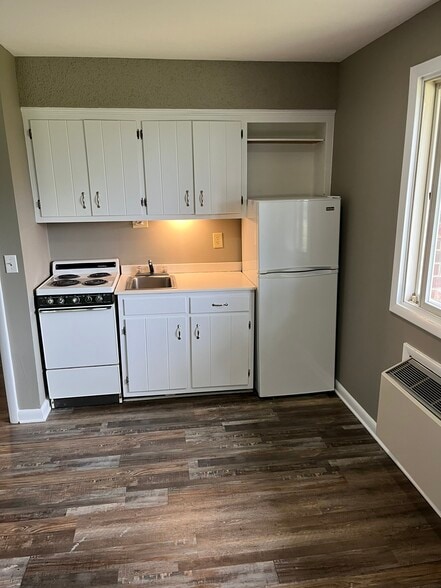 Building Photo - 3020 Fernbrook Ln