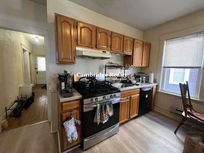 Building Photo - 44 Easton St