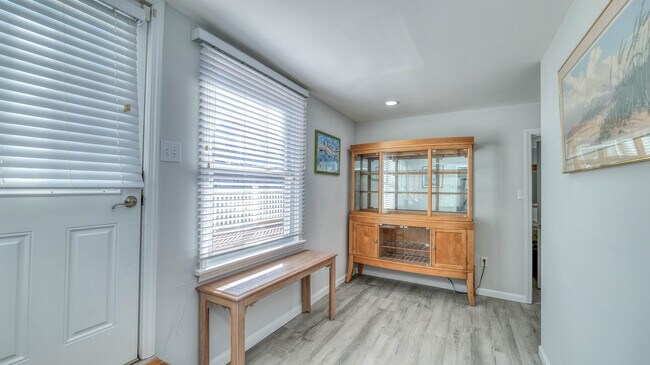 Building Photo - 8 N Nashville Ave