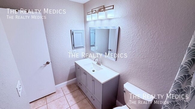 Building Photo - 3640 S St Lucie Dr