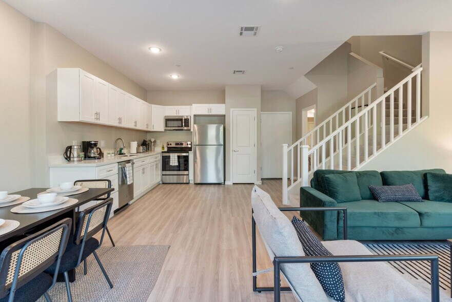 Building Photo - 16601 N Parkview Pl