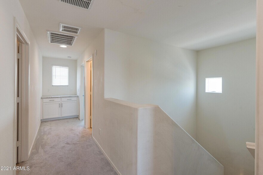 Building Photo - 18013 W Tina Ln