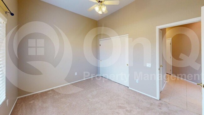 Building Photo - 13853 N Lobelia Way