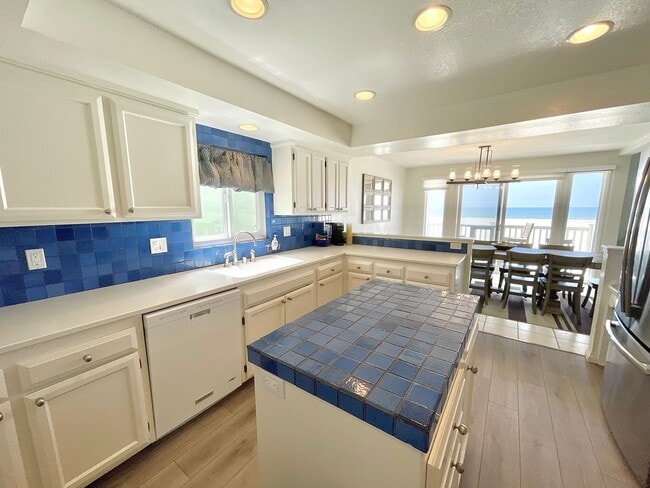 Building Photo - 4025 Ocean- MFR