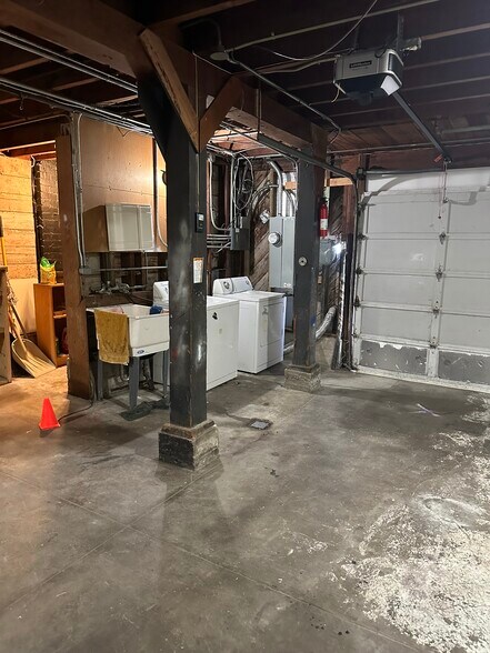 1 car Garage with Washer/Dryer - 245 Concord St
