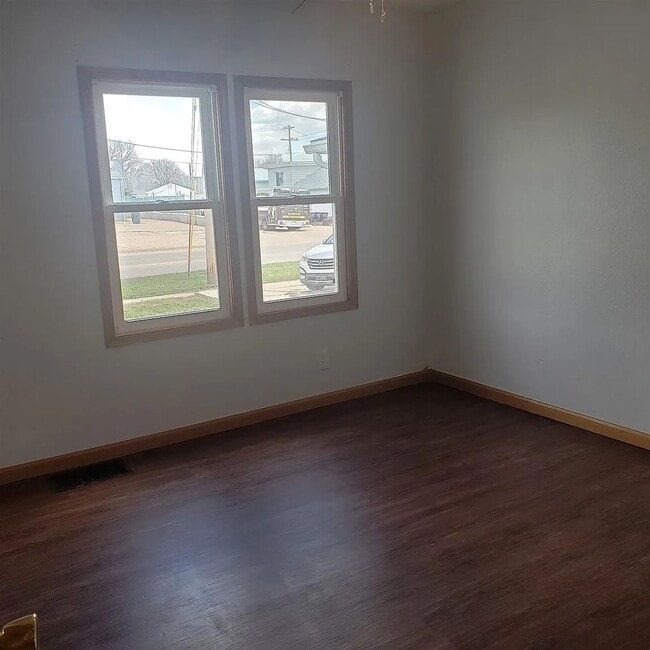 Building Photo - 2215 Falls Ave