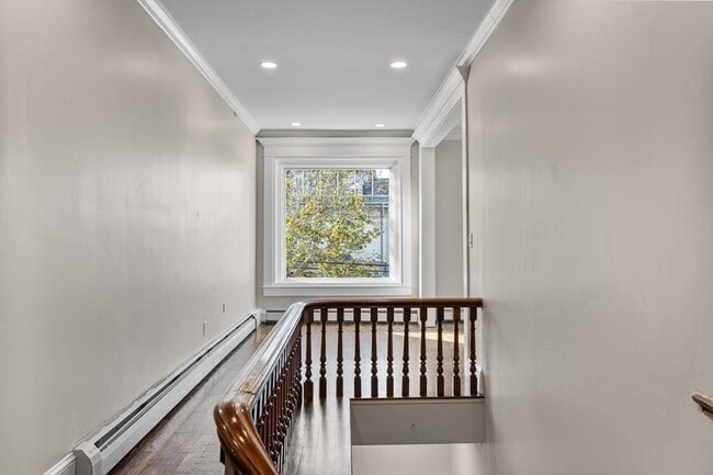 Building Photo - 62 Chestnut St