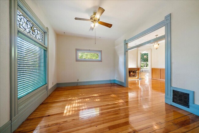 Building Photo - Beautiful 3 Bedroom Victorian Home, With B...