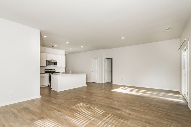 Building Photo - 2752 Desert Rose St