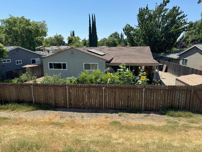 Building Photo - 141 Waterglen Cir