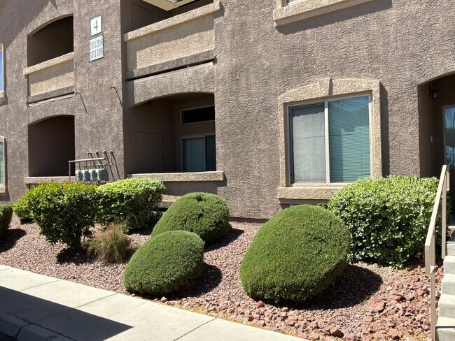 Building Photo - Condo 2 bedroom 2 bathroom Gated Entrance