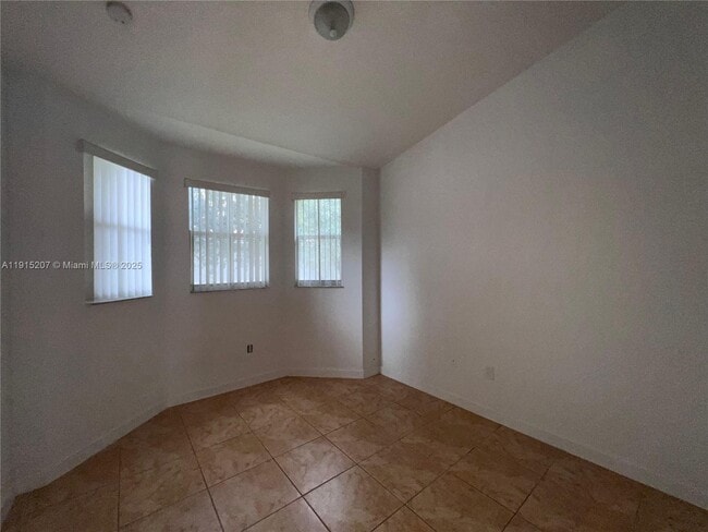 Building Photo - 2728 SE 17th Ave