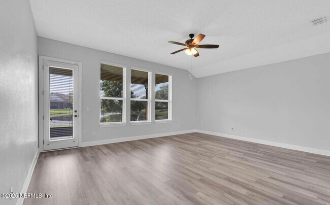 Building Photo - 4431 Vista Point Ln