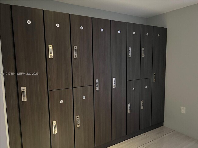 Building Photo - 6620 Indian Creek Dr